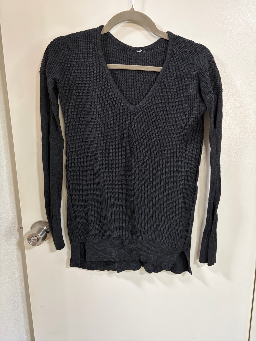 lululemon athletica Women's V-Neck Waffle Knit Sweater — Charcoal Black